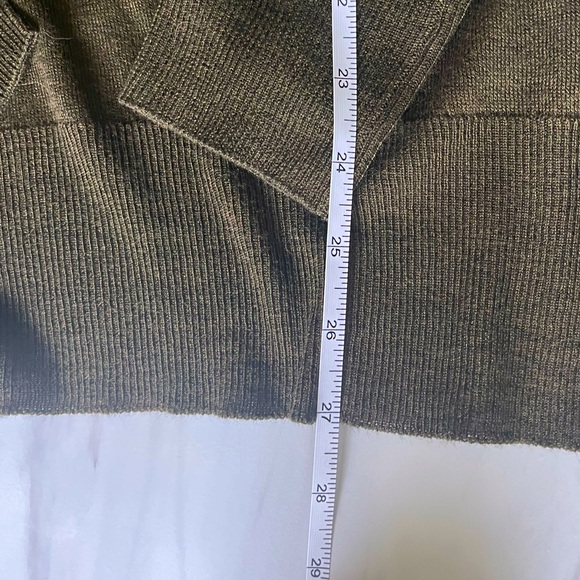 🏷️2/$20 - NWT Black Tape_ - Oversized Olive V Neck Sweater - Size S - Picture 6 of 6